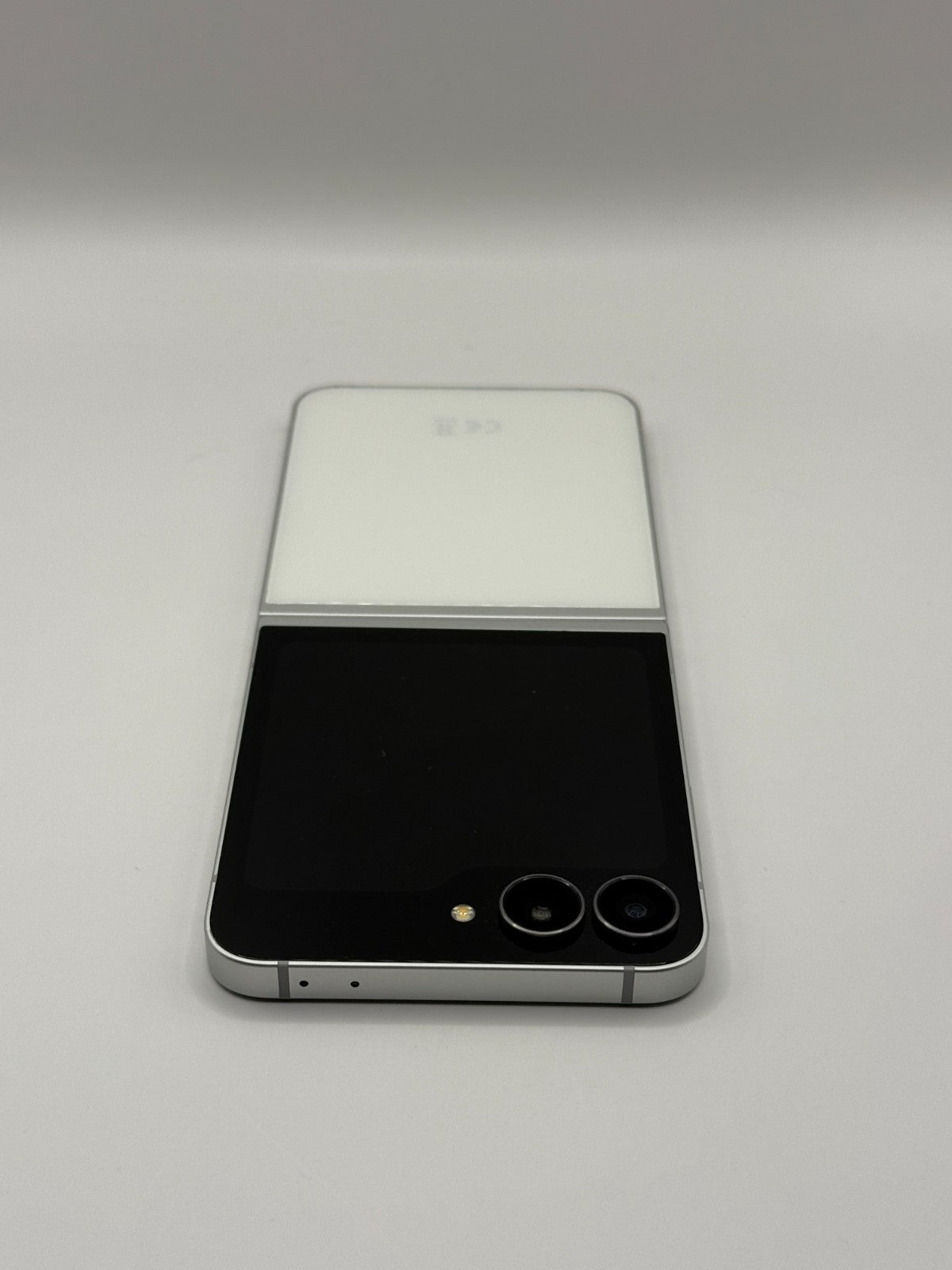 Samsung Galaxy Z Flip7 FE White 5G AI 256GB Unlocked Excellent Warranty Boxed