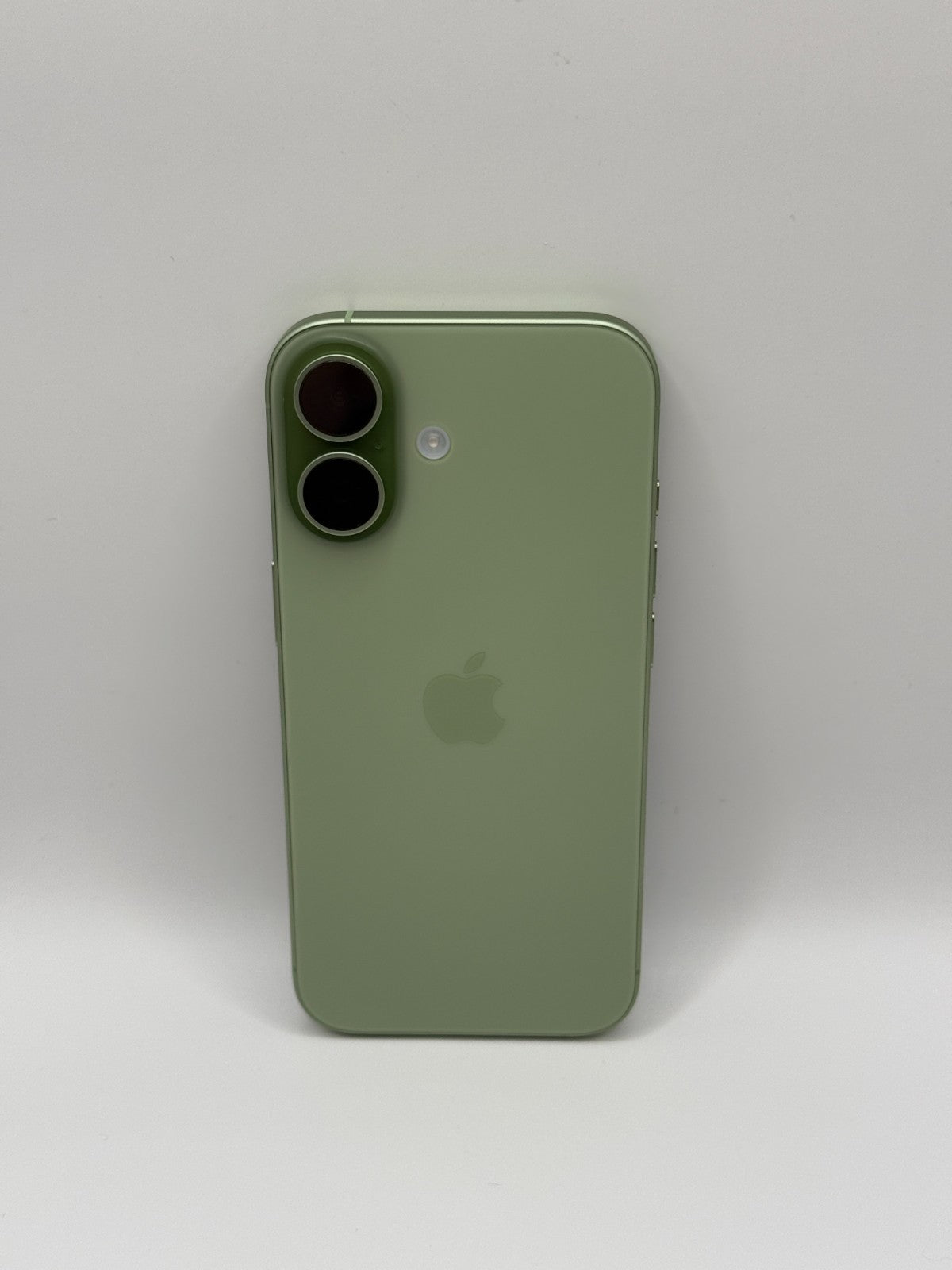 Apple Iphone 17 256GB Sage 5G Excellent Condition Warranty Boxed 1 battery cycle