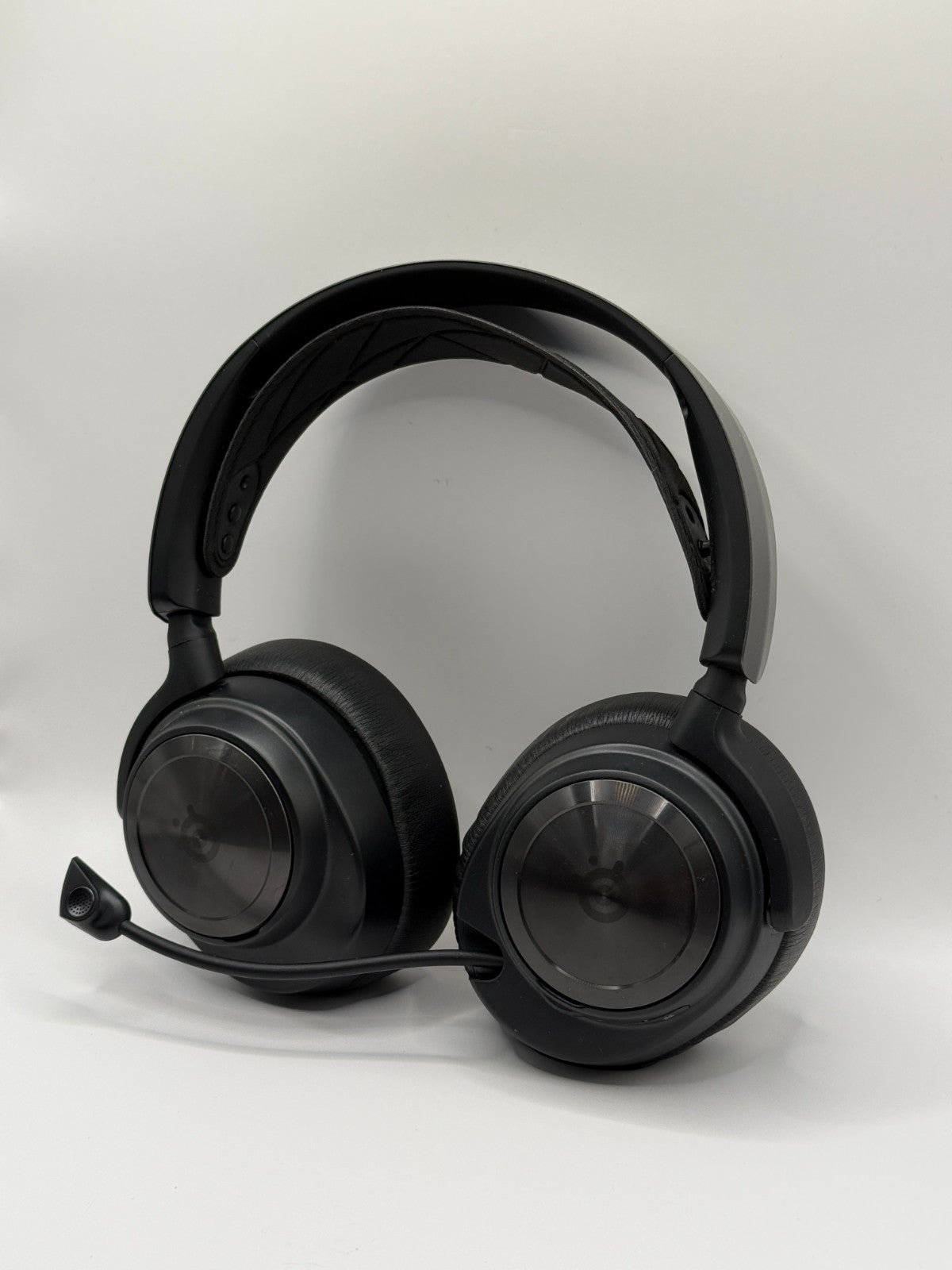 SteelSeries Arctis Nova Pro Wired Over Ear Gaming Headset 360° Spatial Audio