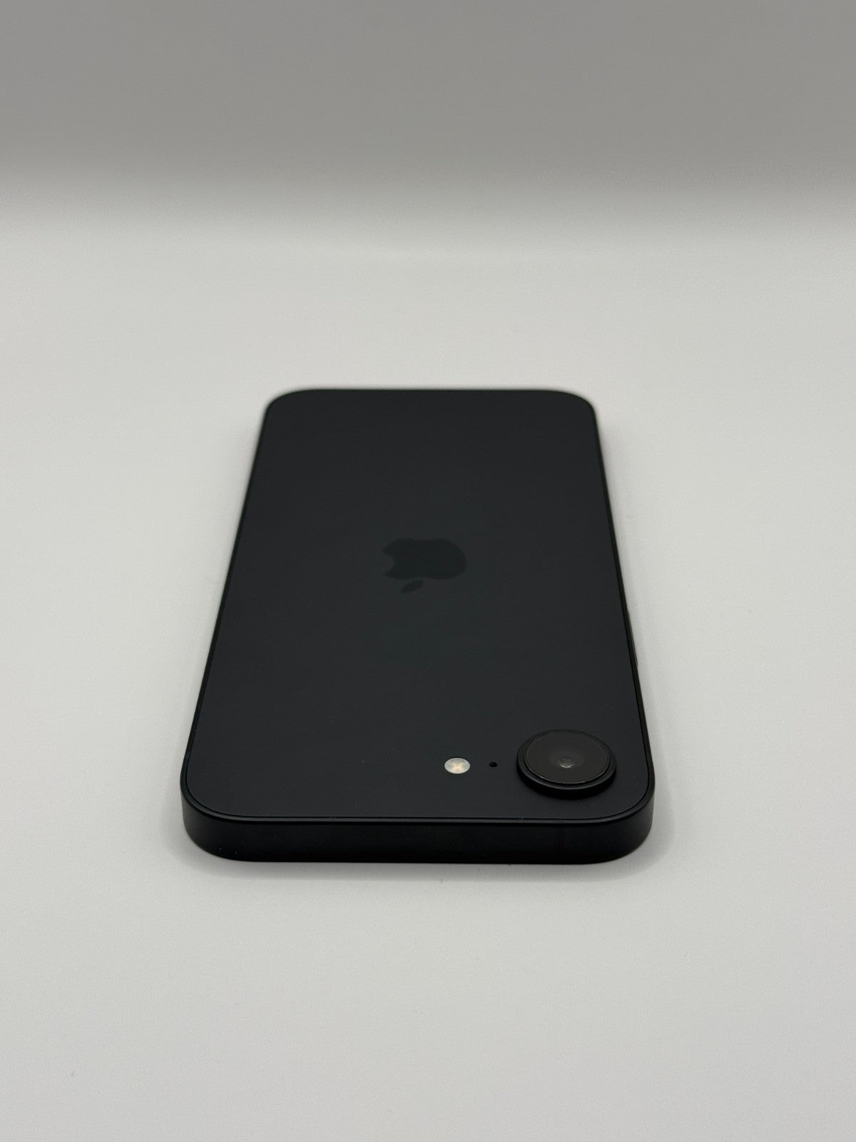 Apple Iphone 16e 128GB 5G Black 100% Battery Unlocked Very Good Condition Boxed