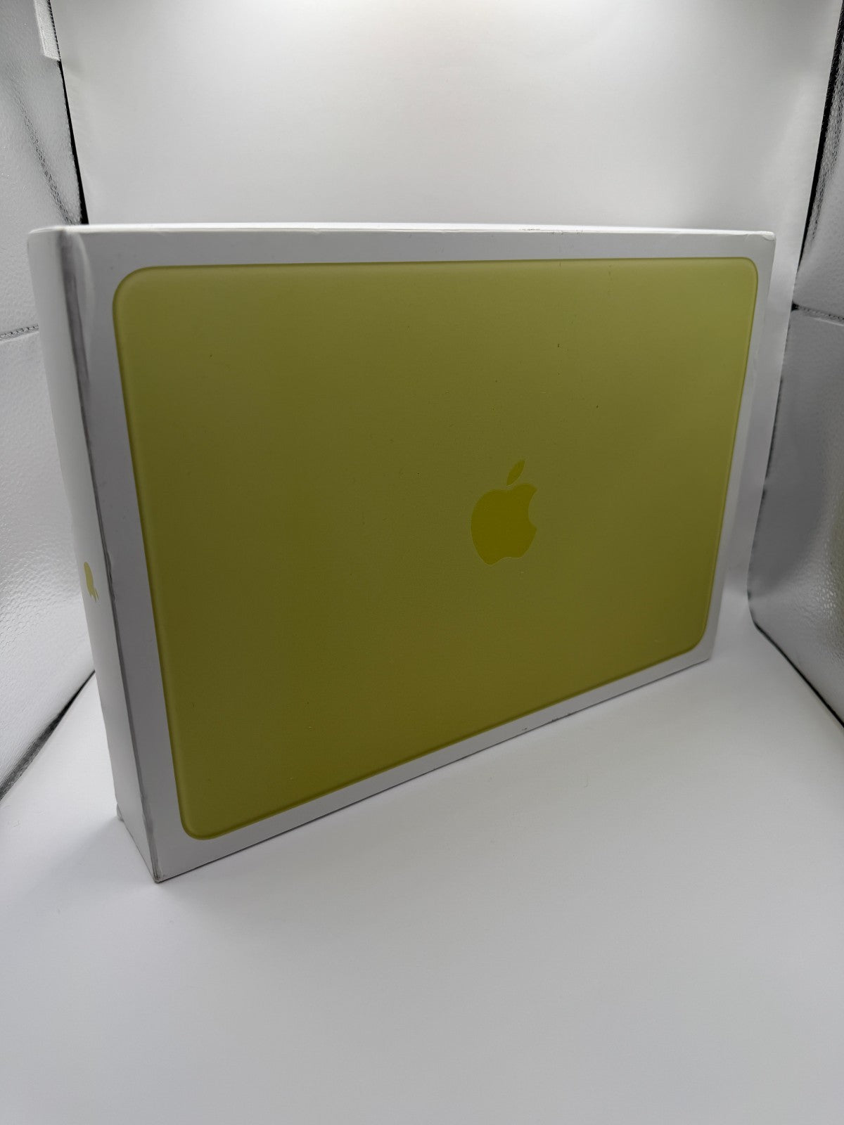 Apple Macbook Neo 256GB 13-inch Laptop Citrus A18 Pro chip 2026 Excellent