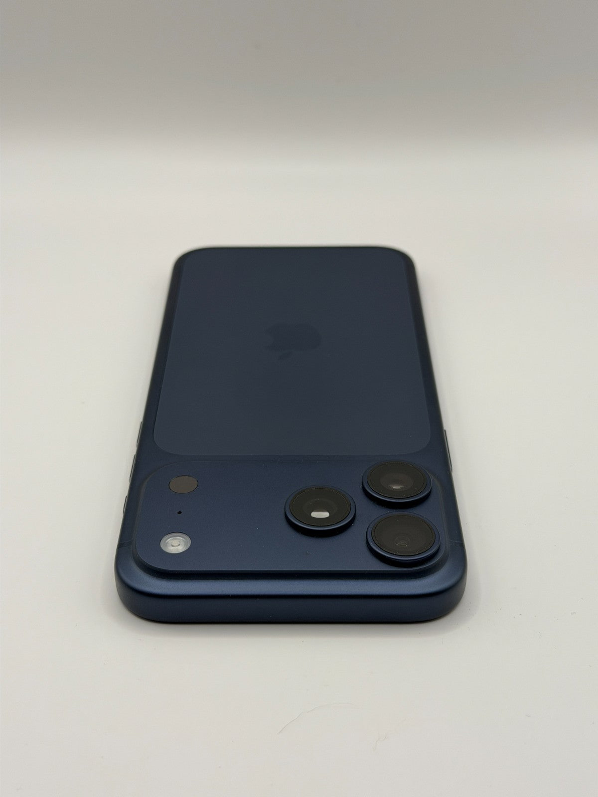 Apple Iphone 17 Pro Max 256GB Deep Blue 5G Warranty Unlocked Excellent Condition