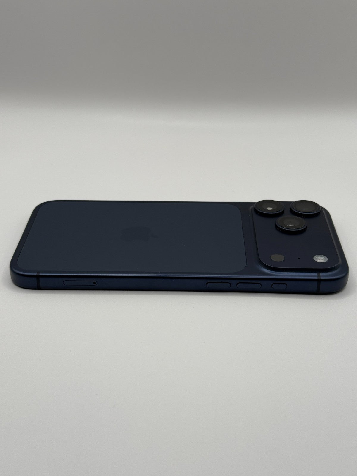 Apple Iphone 17 Pro Max 256GB Deep Blue Warranty Unlocked Excellent Condition