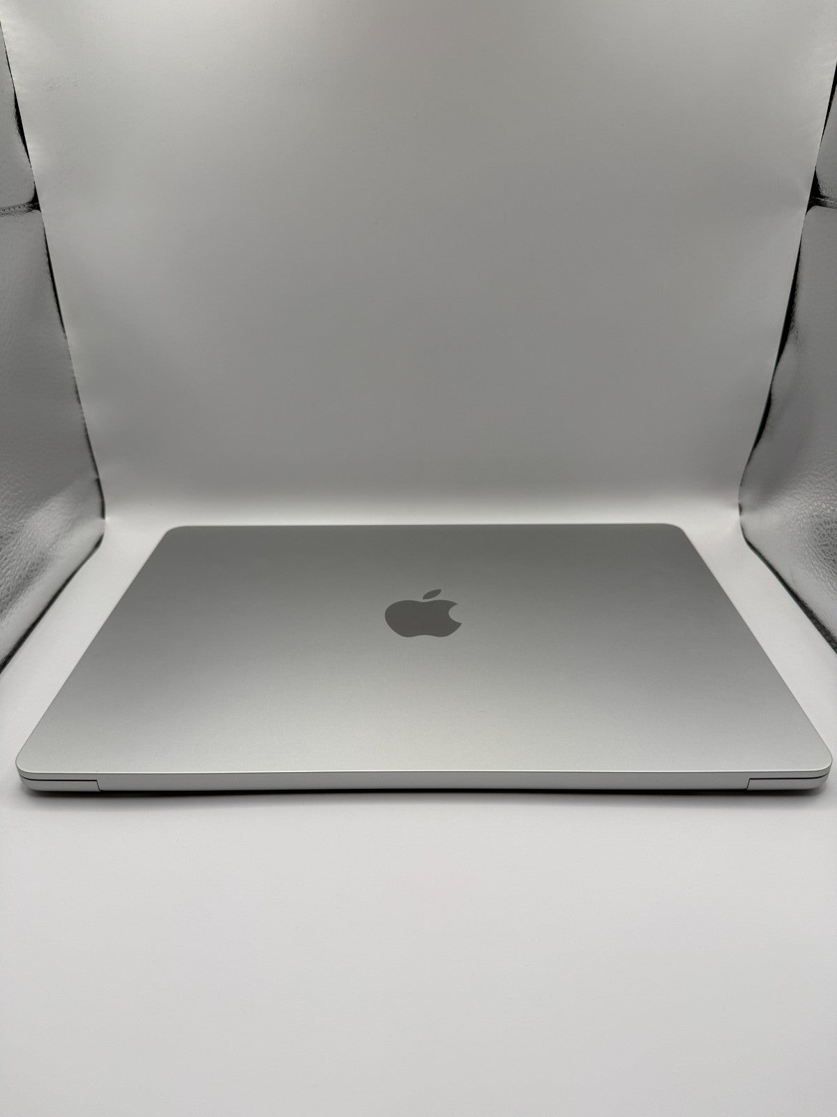 Apple Macbook Air M4 13.6" 2025 16Gb Ram 256Gb Ssd Silver Excellent Condition