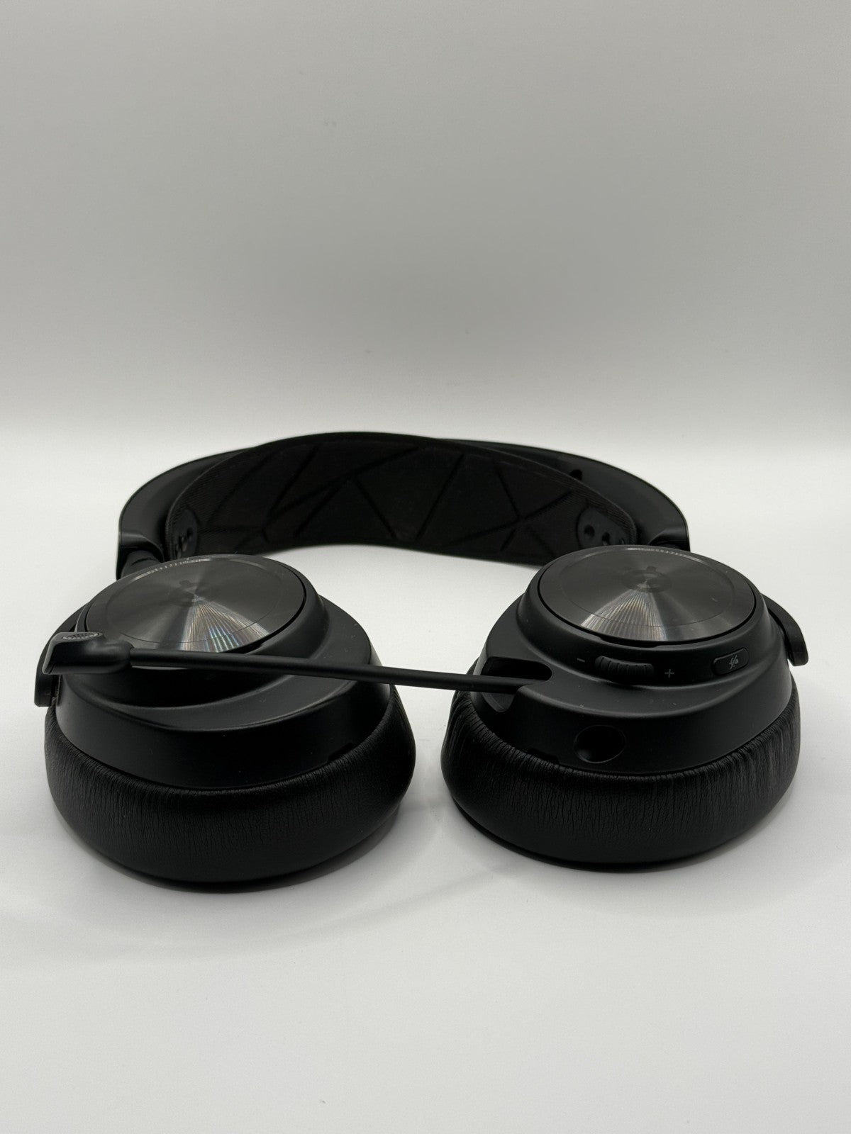SteelSeries Arctis Nova Pro Wired Over Ear Gaming Headset 360° Spatial Audio