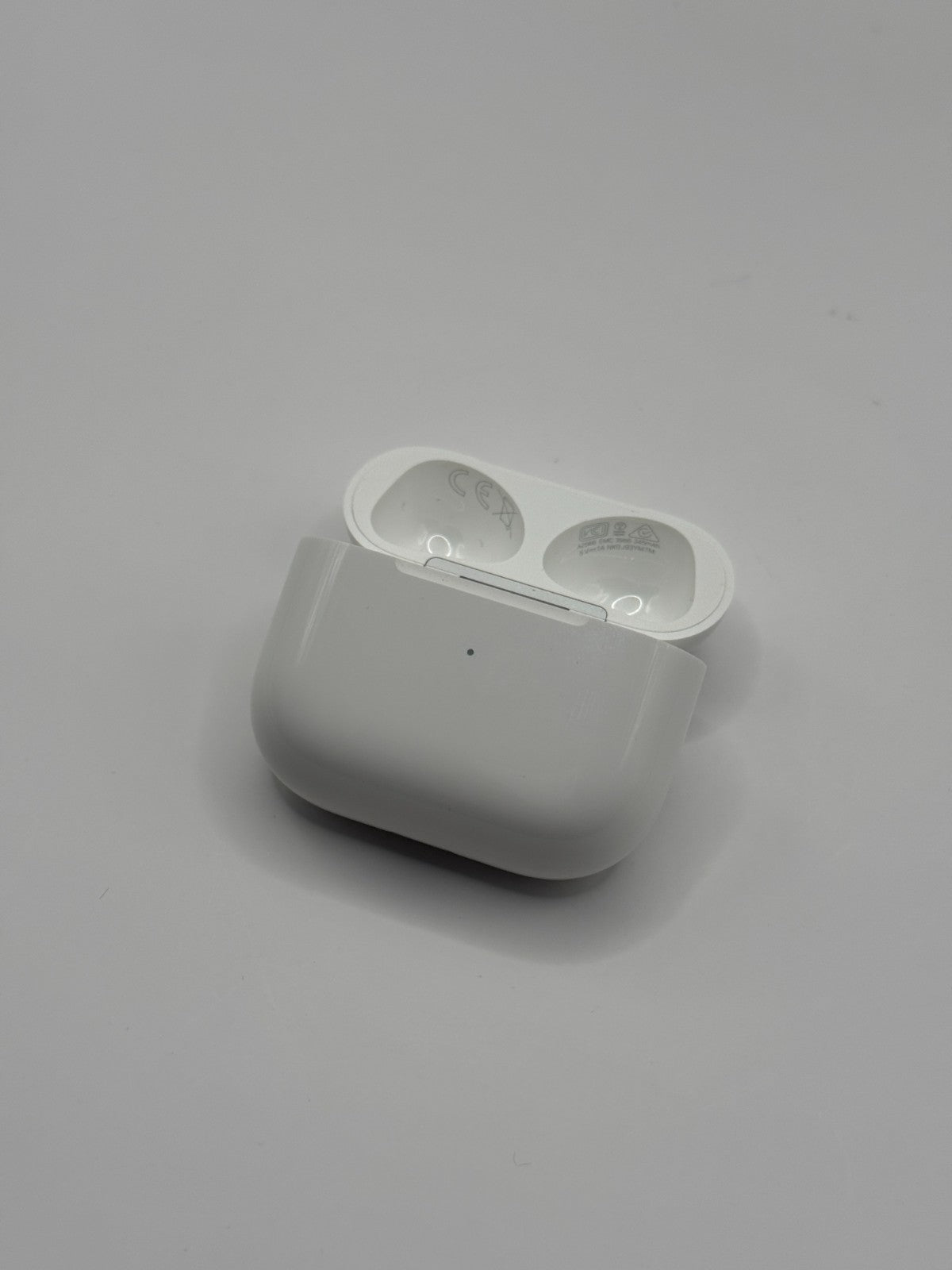 Genuine Apple Airpods 3 Non Anc A2566 Lightning Wireless Charging Case Only