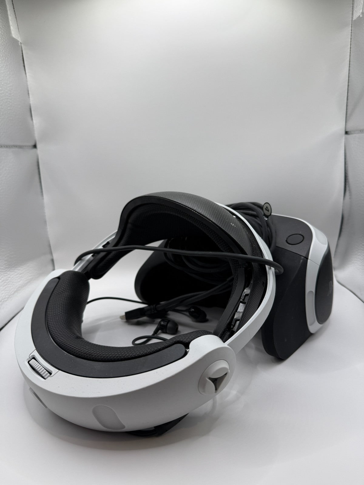 Sony PlayStation VR Virtual Reality Set 2017 for PlayStation 4 and 4 Pro