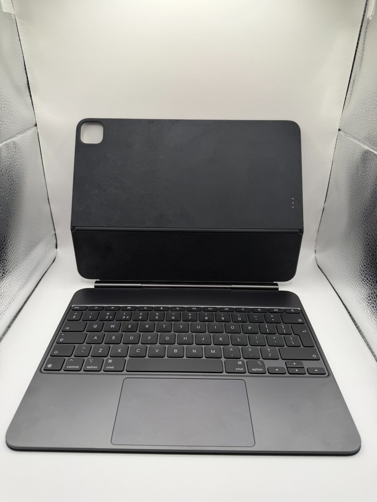 Apple Magic Keyboard for 13-inch iPad Pro 4th and 3rd Gen Excellent Condition