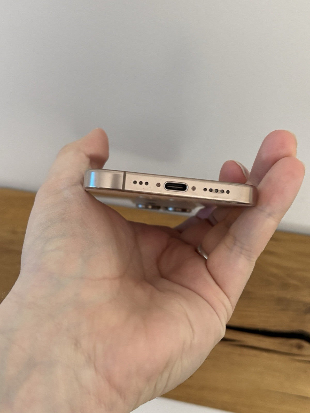 Apple iPhone 16 Pro 256GB 5G (1913586) Unlocked Desert Titanium Boxed